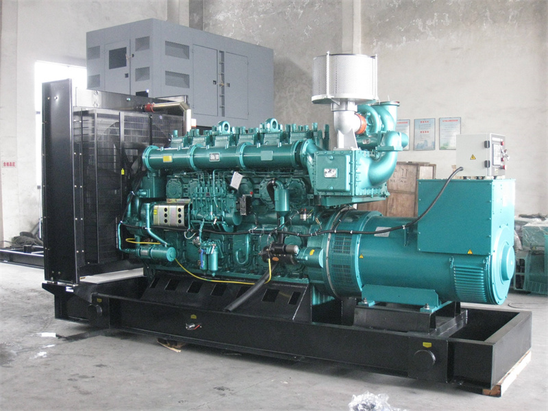 礼泉200KW 柴油发电机的油耗是多少？